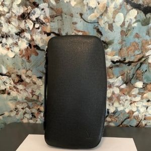 Loiue Vuitton Black Taiga Atoll Organizer